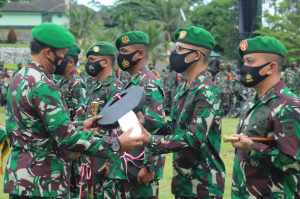 Serahkan Bantuan Kendaraan Dinas dari Kasad, Ini Pesan Pangdam XVIII/Kasuari
