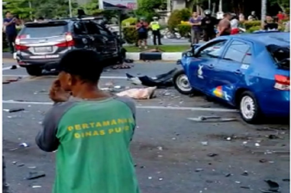 Pontianak Gempar, Tabrakan Beruntun di Bundaran Untan 1 Wanita Cantik Tewas 4 Luka Parah