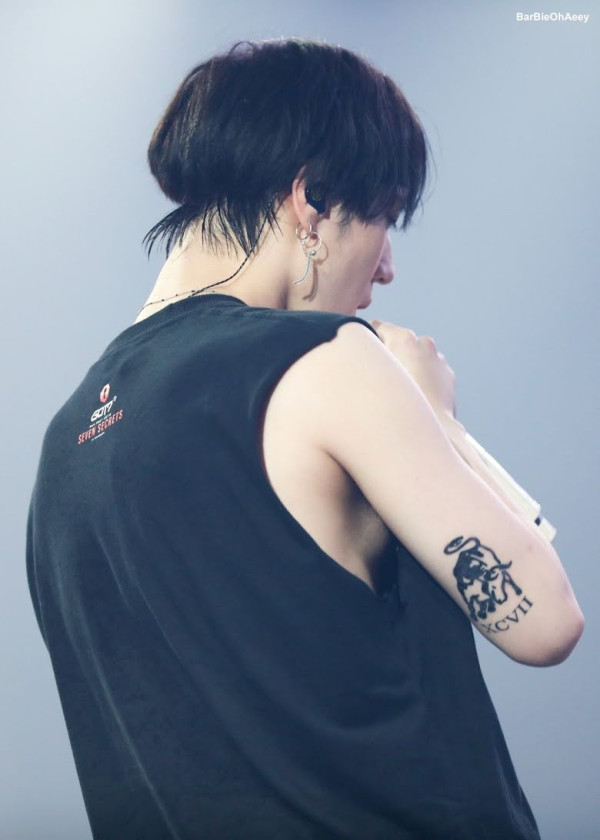 2 Potret Tato Jungkook BTS Sama Seperti Yugyeom GOT7