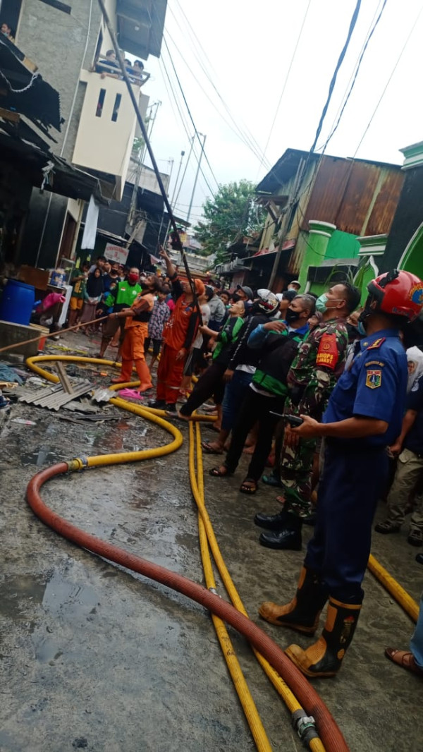 Kebakaran Hebat di Pademangan Hanguskan 25 Rumah, 50 KK Terdampak
