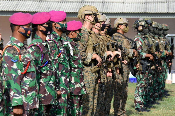 Latihan Bersama Marinir Indonesia-Amerika di Banyuwangi Berakhir