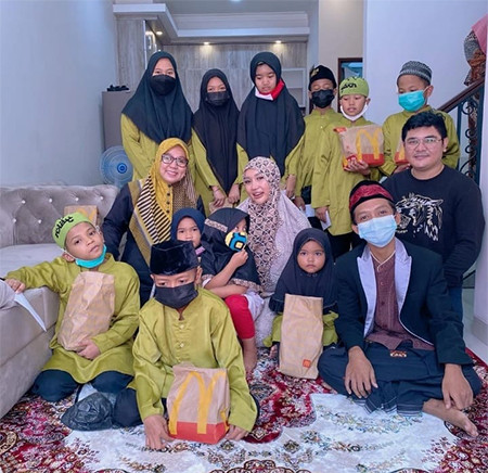 Ulang Tahun sekaligus Syukuran Rumah Baru, Lucinta Luna Rayakan bersama Anak Yatim