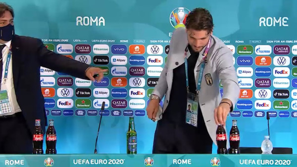Singkirkan Botol Coca-Cola Jadi Tren, Locatelli Tiru Ronaldo