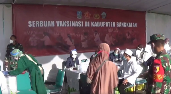 Kasus Mulai Turun, Bupati Bangkalan Ajak Warga Tak Takut Test Swab dan Vaksinasi