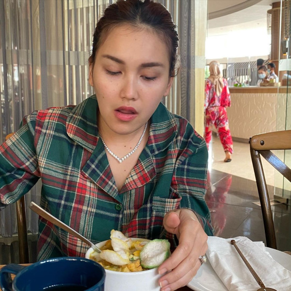 Ayu Ting Ting Dapat Kado Ulang Tahun Kalung Berlian