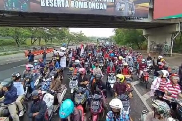 Digeruduk Warga Madura, Kawat Berduri serta Petugas Jaga Ketat Balai Kota dan Gubernuran
