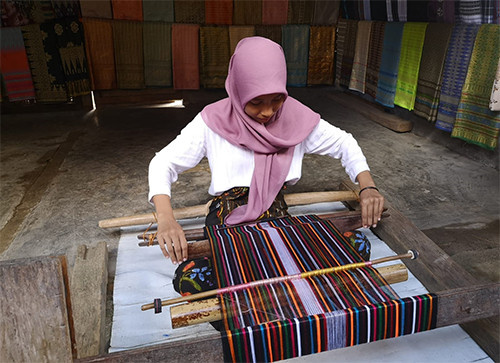 Desa Sade, Tujuan Wisata di Lombok yang Unik dan Bernilai Budaya