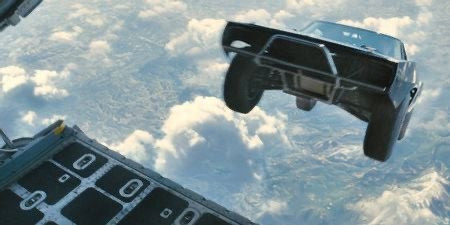 10 Scene Laga Paling 'Gila' dalam Film Waralaba 'Fast & Furious'