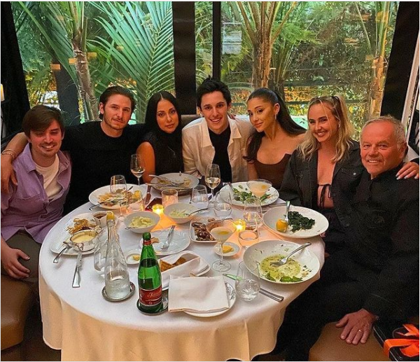 Pesan Miras, Chef Celebrity Mengira Ariana Grande Anak Sekolahan hingga Minta Cek KTP
