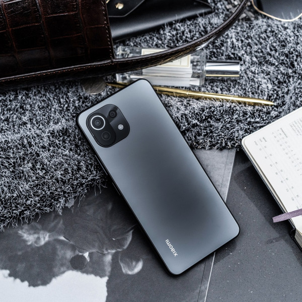 5 Alasan Mengapa Xiaomi Mi 11 Lite Cocok Disebut Fashion Phone