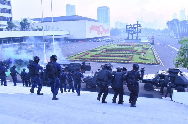 Satgultor TNI Serbu Gedung DPR RI Tumpas Teroris