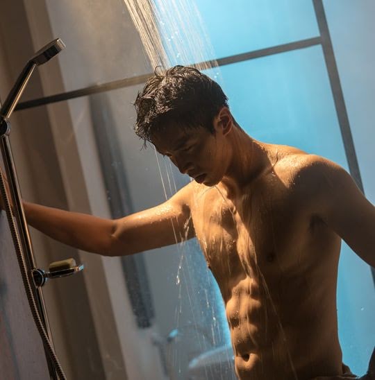 7 Potret Aktor Korea dengan Tubuh Berotot, Nomor 3 Buat Meleleh