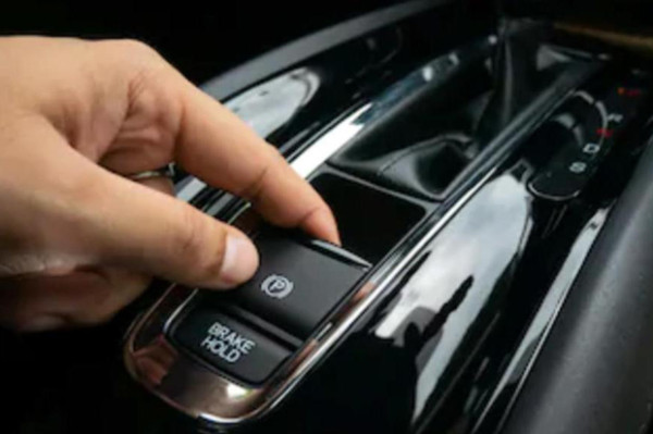 5 Fitur Canggih Mobil Mewah yang Dianggap Kurang Berguna di Jakarta