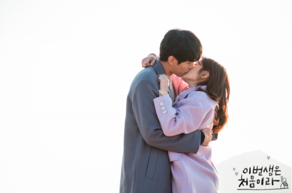 5 Tipe Pasangan Cinta dalam Drama Korea yang Jadi Favorit Penonton