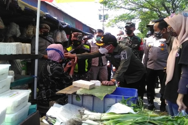 Lampu Kota Dimatikan dan Kursi Kedai Diikat, Jadi Tanda Dimulainya PPKM Darurat di Kota Malang