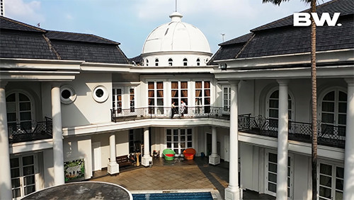 Rumah ala Disneyland Monica Soraya, Crazy Rich Jakarta yang Adopsi 13 Bayi