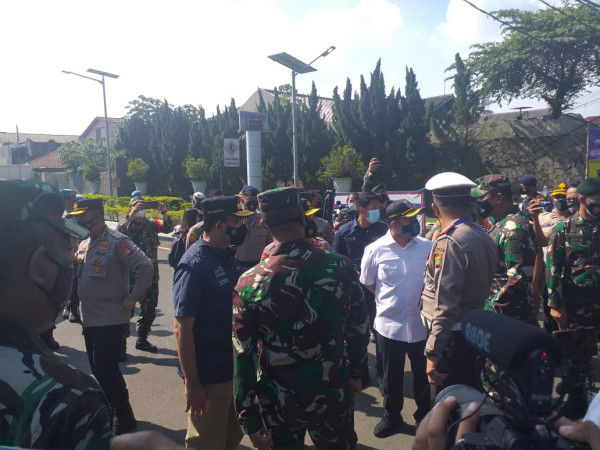 Anies, Kapolda, dan Pangdam Cek 3 Pos Penyekatan PPKM Darurat, 1001 Alasan Warga Bikin Geleng-geleng