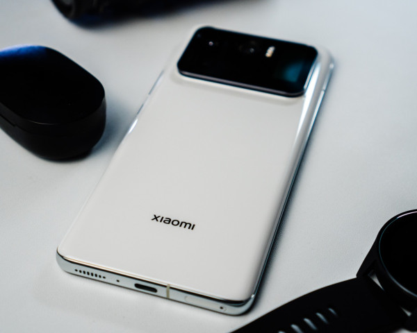 Logam vs Plastik vs Kaca vs Keramik, Mana Bodi Smartphone Terbaik?