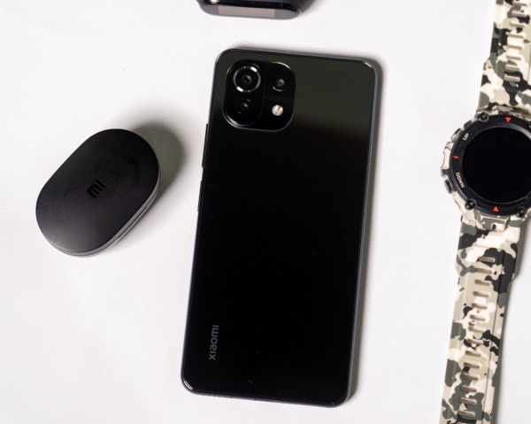 Logam vs Plastik vs Kaca vs Keramik, Mana Bodi Smartphone Terbaik?