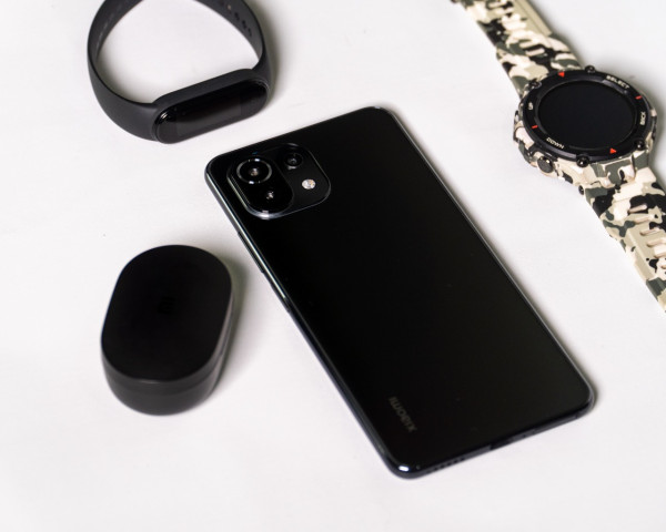 Plus Minus dan Alasan Membeli Xiaomi Mi 11 Lite