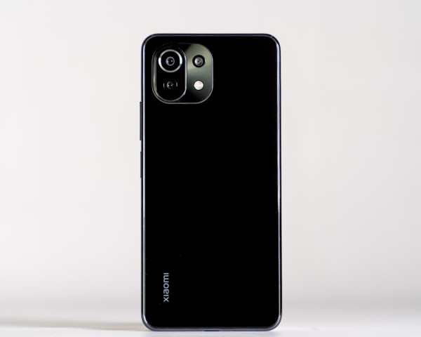 Plus Minus dan Alasan Membeli Xiaomi Mi 11 Lite