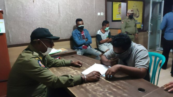 Anak Wabup Sikka Diamankan Asik Pesta Miras Sambil Karaoke di Pinggir Jalan