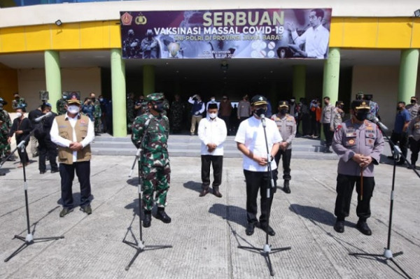 Pemerintah Targetkan Vaksinasi COVID-19 Sasar 200 Ribu Warga Jabar per Hari