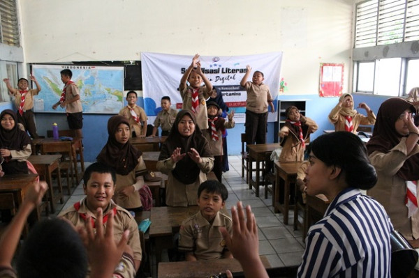 Warganet Dinilai Kurang Santun, UP Edukasi Literasi Digital ke Sejumlah Sekolah