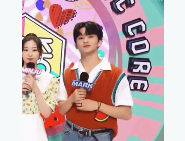 7 Bukti Mark NCT Sangat Hobi Makan Semangka