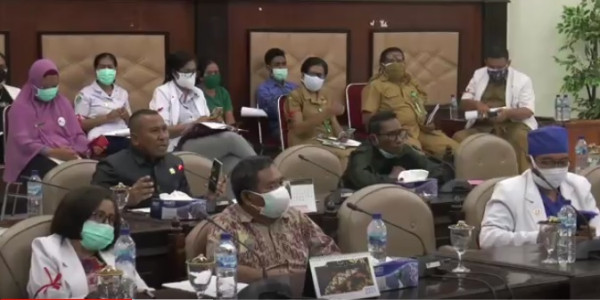 RDP Dewan dan Nakes di Gedung DPRD Sikka Ricuh, Baju Safari Dirobek