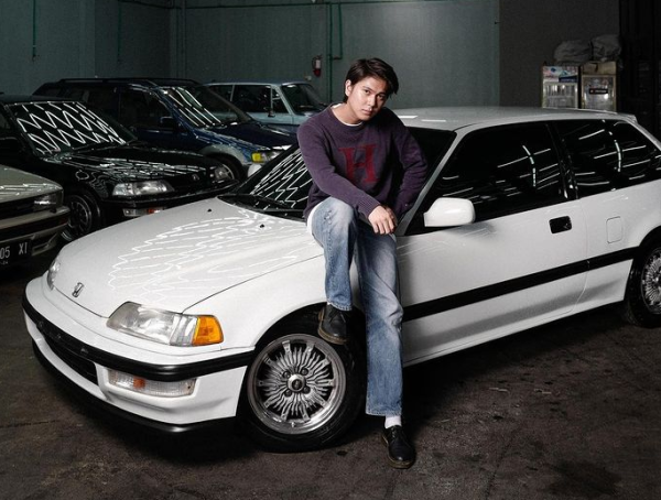 Inilah Para Artis yang Doyan Mobil Klasik 1990an, Yuk Intip Koleksi Mereka!