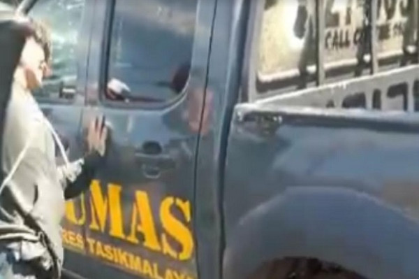 Demo Rusuh di Depan Kejaksaan Negeri Tasikmalaya, 3 Mobil Polisi Dirusak Massa