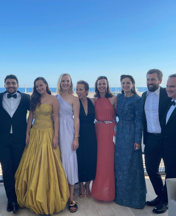Potret Cantik Melati Wijsen, Perempuan Bali yang Tampil di Festival Film Cannes