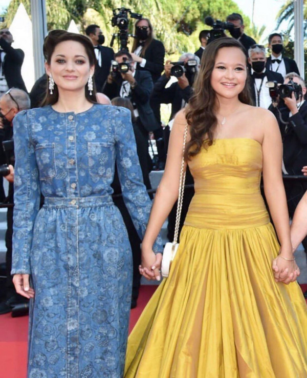 Potret Cantik Melati Wijsen, Perempuan Bali yang Tampil di Festival Film Cannes