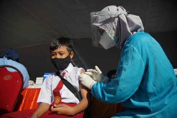 Kejar Target Herd Immunity, Vaksinasi Massal di Surabaya Terus Digeber
