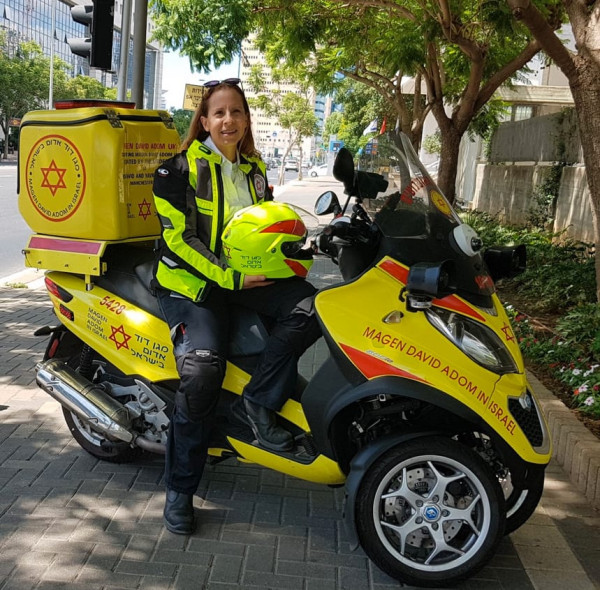 Jangkau Pasien Covid-19, Piaggio MP3 Diubah Jadi Ambulans