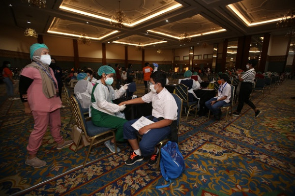 Eka Tjipta Foundation (ETF) dan Kanisius Gelar Vaksin untuk Pelajar dan Dewasa
