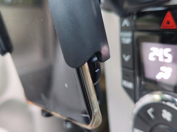 Ini Keuntungan Memakai Wireless Fast Charging untuk Ponsel di dalam Mobil