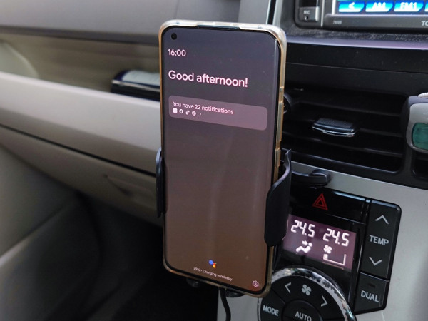 Ini Keuntungan Memakai Wireless Fast Charging untuk Ponsel di dalam Mobil