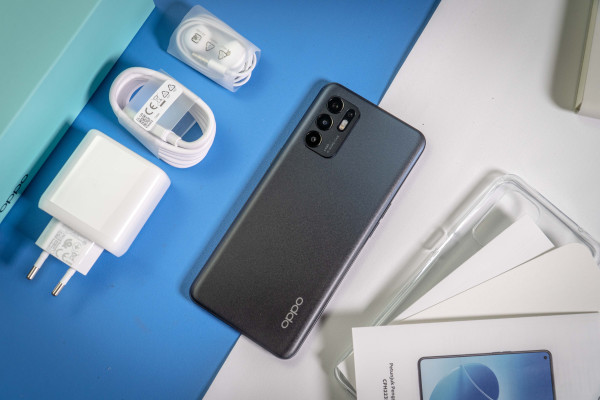 Unboxing OPPO Reno6, Bodi Glowing dan Kamera dengan AI Terbaik