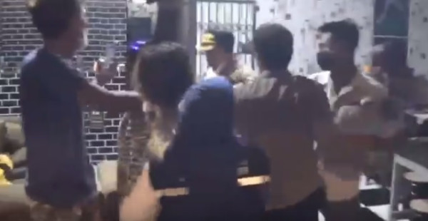 Tak Terima Istri yang Hamil Dipukul Satpol PP saat Razia, Pemilik Kafe Melawan