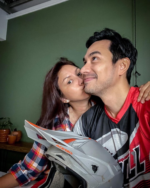 Sosok Suami Idaman, Ini Potret Kemesraan Darius Sinathrya dengan Donna Agnesia