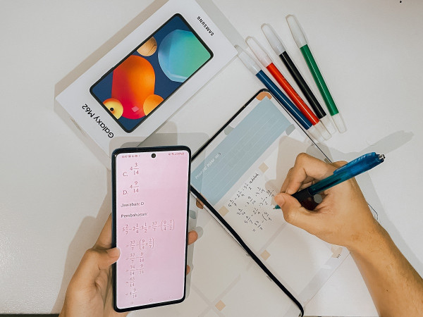PPKM Darurat Diperpanjang, Begini Mengoptimalkan Smartphone dengan Baterai Besar