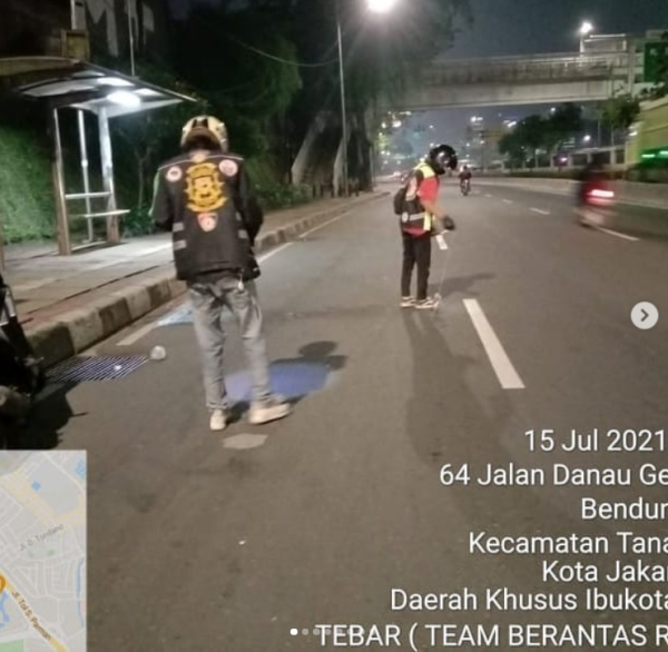Relawan Ranjau Paku Ini Bisa Pungut Ratusan Paku di Jalan dalam Sehari