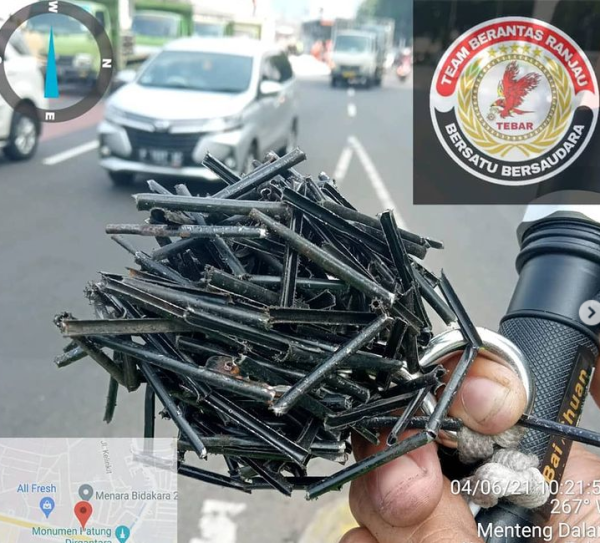 Relawan Ranjau Paku Ini Bisa Pungut Ratusan Paku di Jalan dalam Sehari