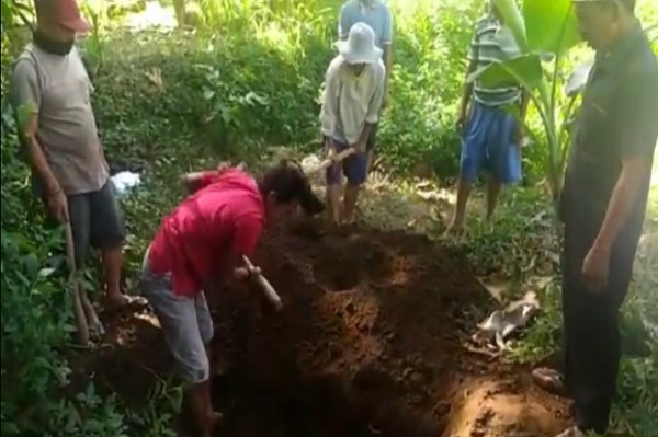 Tersinggung SMS dari Mantan Kades, Jasad yang Telah Dikubur Belasan Tahun Dipindah Sang Anak