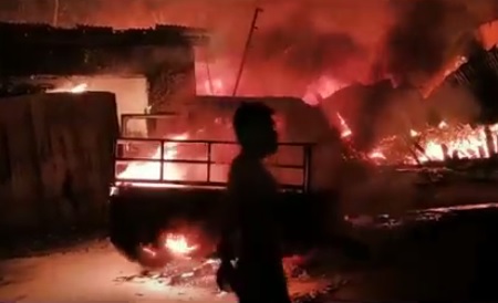 Magelang Gempar, Mobil Pengangkut BBM Mendadak Terbakar, 3 Toko Ikut Ludes