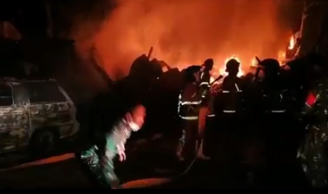 Magelang Gempar, Mobil Pengangkut BBM Mendadak Terbakar, 3 Toko Ikut Ludes