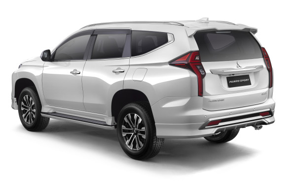 Adu Ganteng Modifikasi Pajero Sport After Market vs Aksesoris Resmi