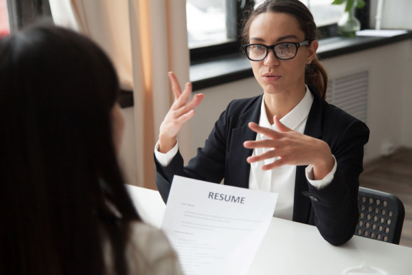 Mau Lancar Bicara saat Wawancara Kerja? Ini Tips Kuasai Public Speaking-nya